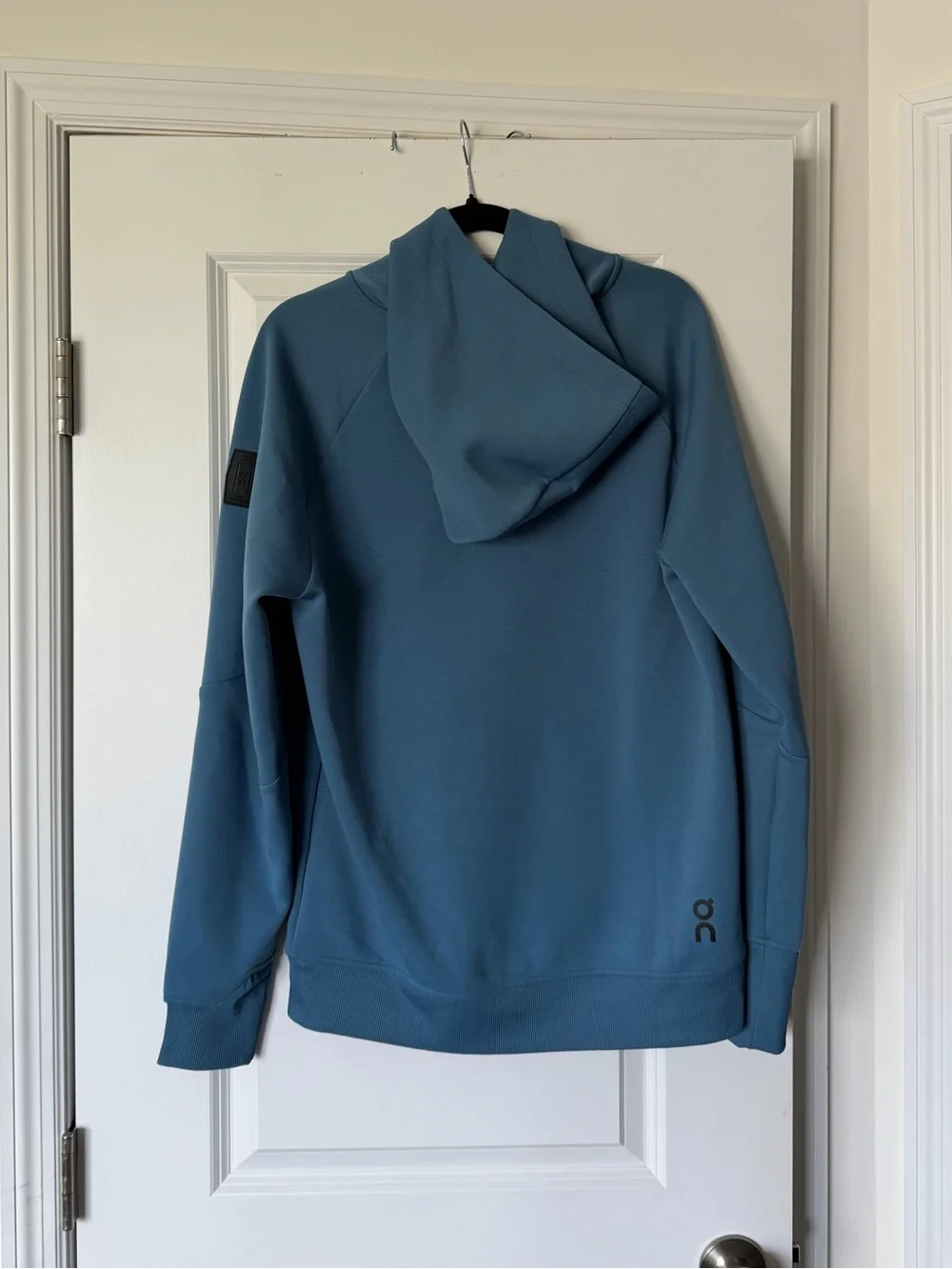 On Running Crewneck Hoodie with Black Pocket